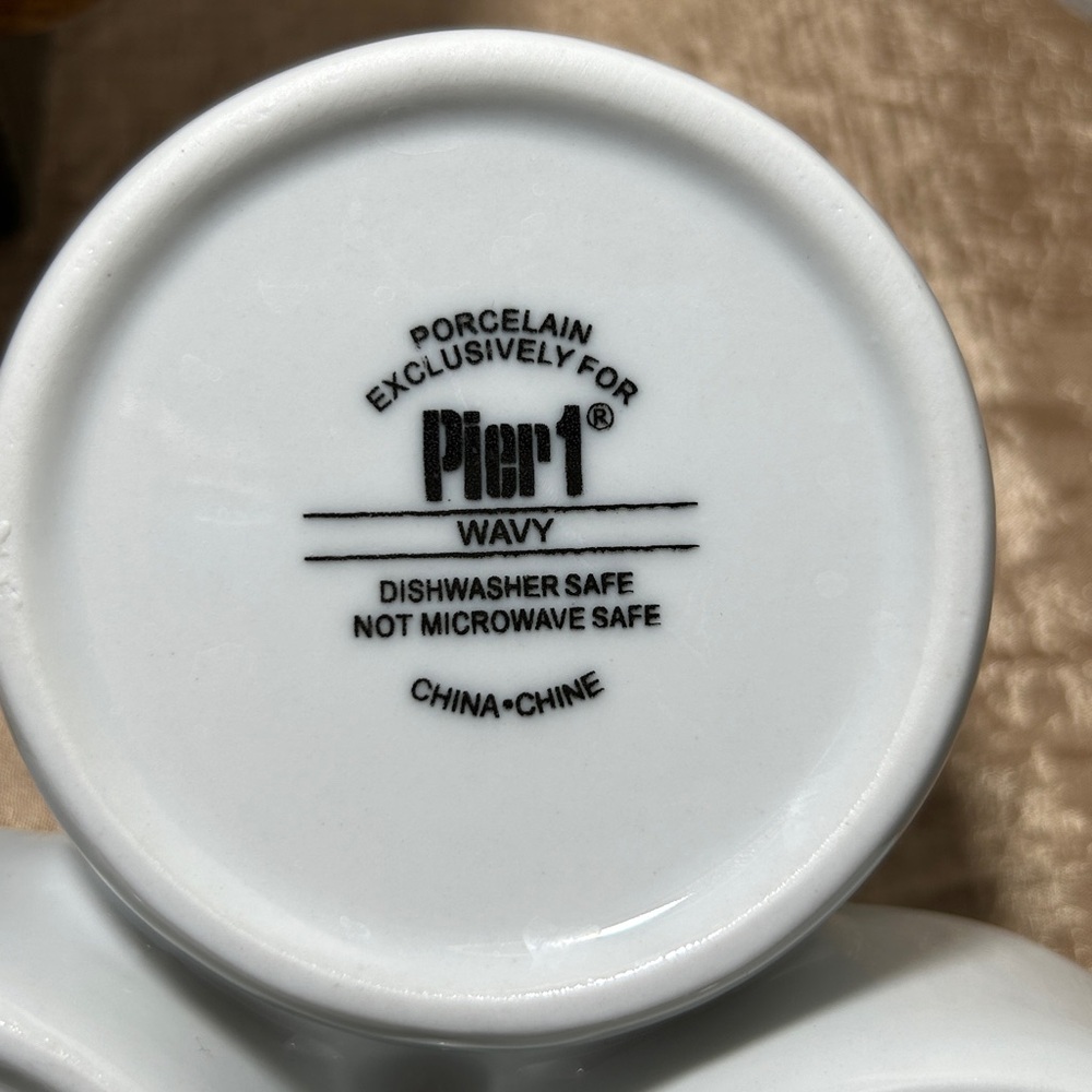 Pier 1 Condiment Dish Bowl White Porcelain 3 Section Center Handle Wavy Pattern - Picture 4 of 9